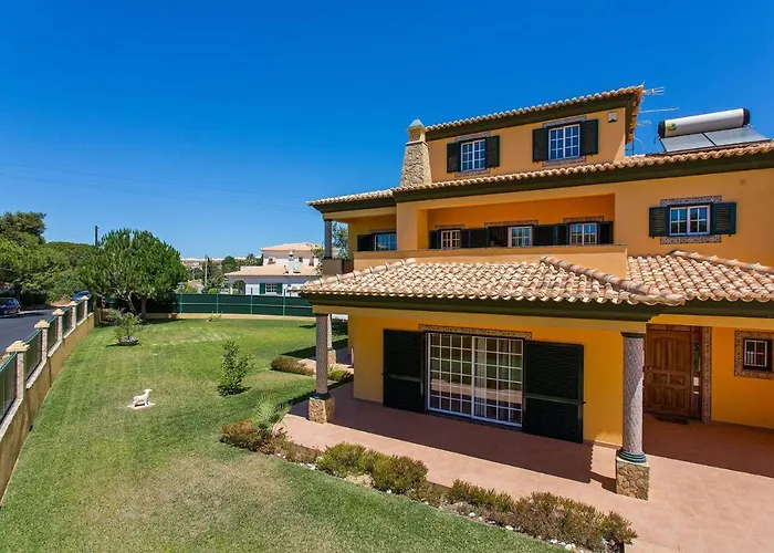 Villa Nincha - Heated Pool - Free Wi-Fi - Air Con