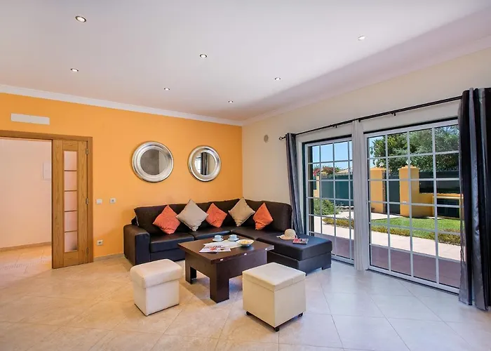 Villa Nincha - Heated Pool - Free Wi-Fi - Air Con